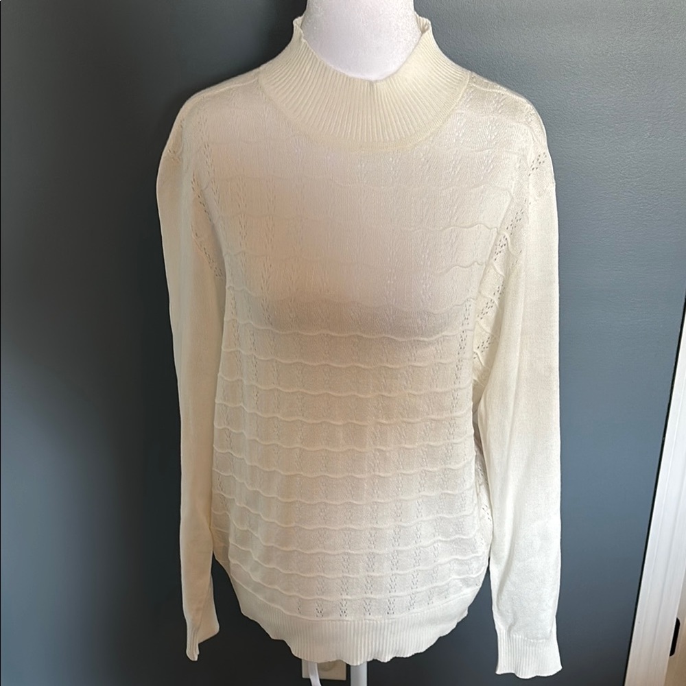 NWT Love Scarlett White/Ivory Lightweight Turtleneck Sweater with Ribbed Texture